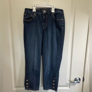 Nine West Women's Size 6 Blue Denim Capri Jeans with button detail (sku327)